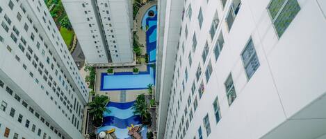 حمّام سباحة خارجي