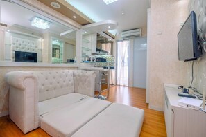 2 bedrooms, free WiFi, bed sheets - Cozy Stay 2BR Bassura City Apartment (Jakarta)