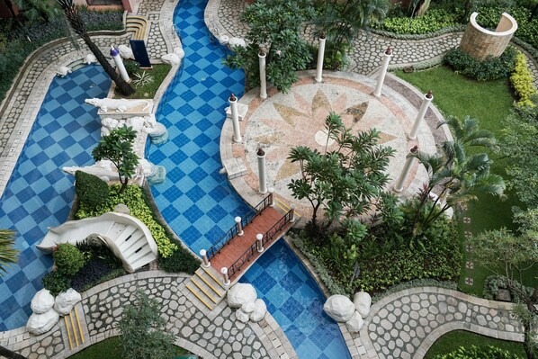 Outdoor pool - Strategic for 4 Pax 2BR City Home Apartment near MOI (Jakarta)