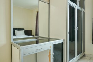 2 bedrooms, bed sheets - Strategic for 4 Pax 2BR City Home Apartment near MOI (Jakarta)