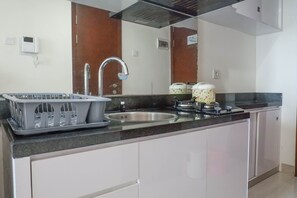 Room | Private kitchen | Fridge, stovetop, cookware/dishes/utensils - Exclusive Studio Apartment at Grand Sungkono Lagoon (Surabaya)
