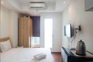 Room | Free WiFi, bed sheets - Exclusive Studio Apartment at Grand Sungkono Lagoon (Surabaya)