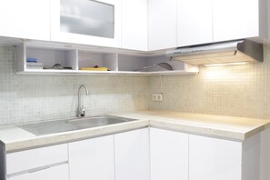 Phòng | Bếp riêng | Tủ lạnh, bếp nấu, nồi cơm, dụng cụ nấu nướng/bát dĩa/dao nĩa