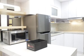 Room | Private kitchen | Fridge, stovetop, rice cooker, cookware/dishes/utensils - Best Location 2BR Tamansari La Grande Apartment (Bandung)