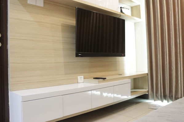 Room | 2 bedrooms, free WiFi, bed sheets - Best Location 2BR Tamansari La Grande Apartment (Bandung)