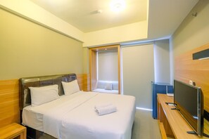 Room | Free WiFi, bed sheets - Wonderful Studio Apartment at Mustika Golf Residence (Cikarang)