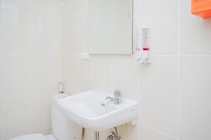 룸 | 욕실 | 샤워 시설, 무료 세면용품, 타월