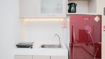 Room | Private kitchen | Fridge, stovetop, cookware/dishes/utensils