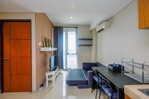 Room | 1 bedroom, free WiFi, bed sheets - Gorgeous 1BR Apartment Royal Olive Residence (Jakarta)
