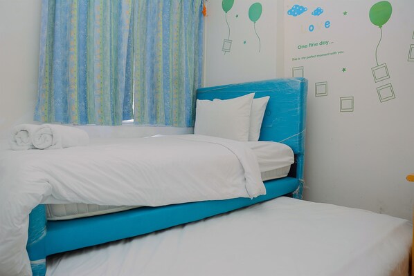 Free WiFi, bed sheets