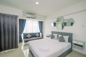 Room | Free WiFi, bed sheets - Brand New Studio Apartment at H Residence (Jakarta)