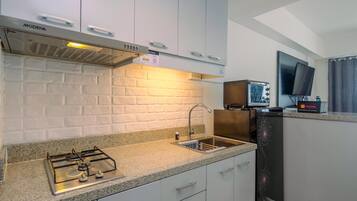 Quarto | Cozinha privada | Geladeira, cooktop, talheres/pratos/utensílios de cozinha