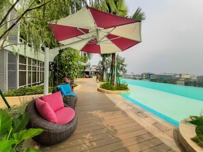 حمّام سباحة خارجي