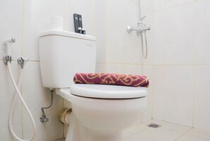 Room | Bathroom | Shower, free toiletries, towels, toilet paper - Cozy Stay 1BR at Grand Kamala Lagoon Apartment (Bekasi)