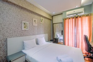 Free WiFi, bed sheets - Cozy and Best Studio Room Serpong Greenview Apartment (South Tangerang)