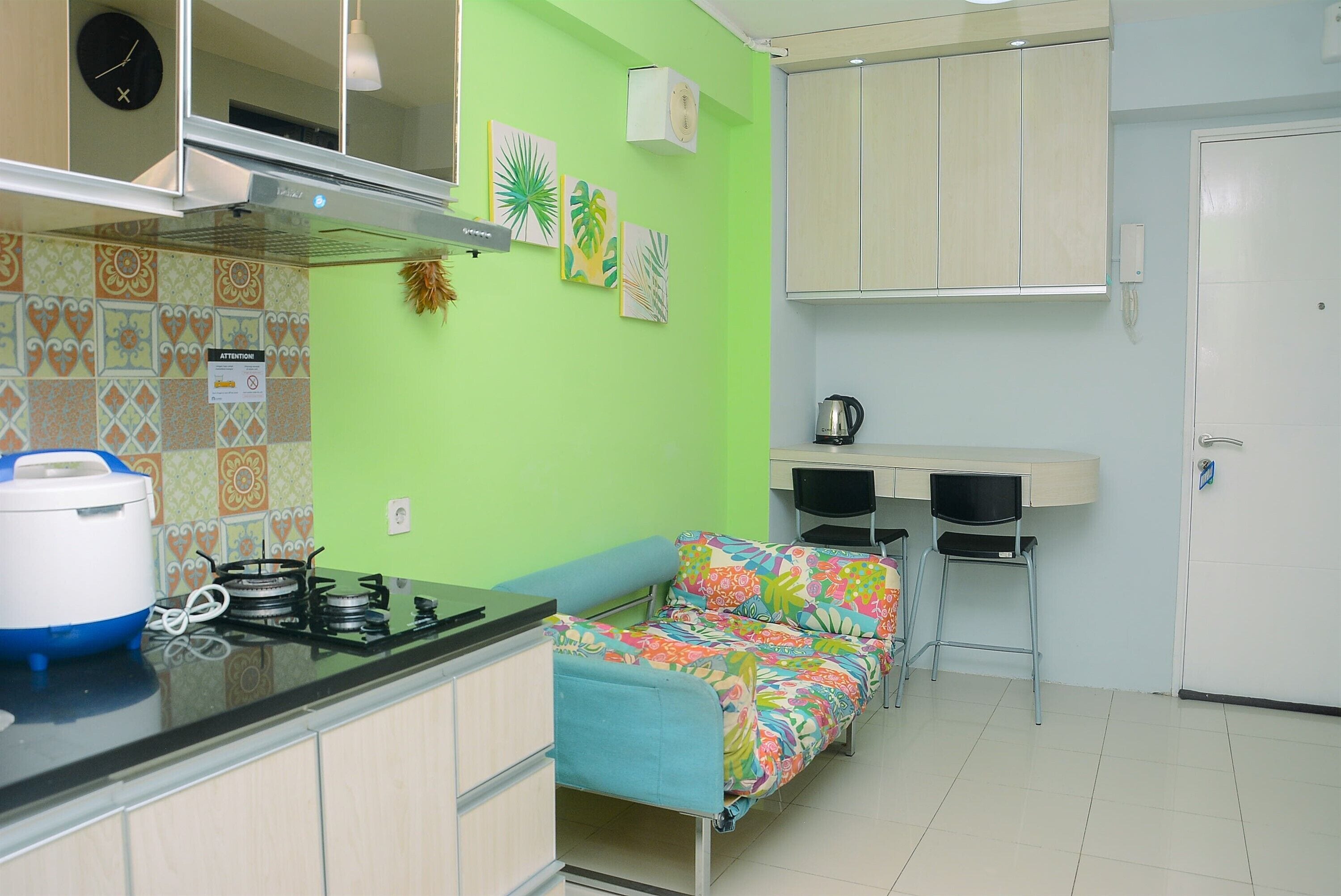 Room | Private kitchen | Fridge, stovetop, cookware/dishes/utensils