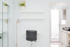 Room | Free WiFi, bed sheets - Roomy Studio Room Bintaro Park View Apartment (Jakarta)