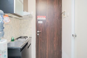 Free WiFi, bed sheets - Cozy Studio Room Apartment at Serpong Greenview (South Tangerang)