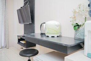 Private kitchen - Cozy Studio Room Apartment at Serpong Greenview (South Tangerang)