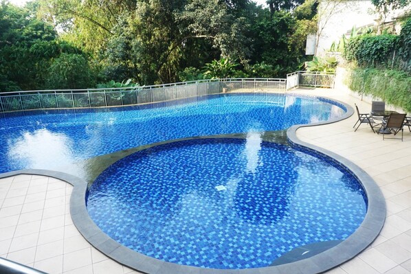 Outdoor pool - Comfy Studio At Dago Suites Apartment (Bandung)