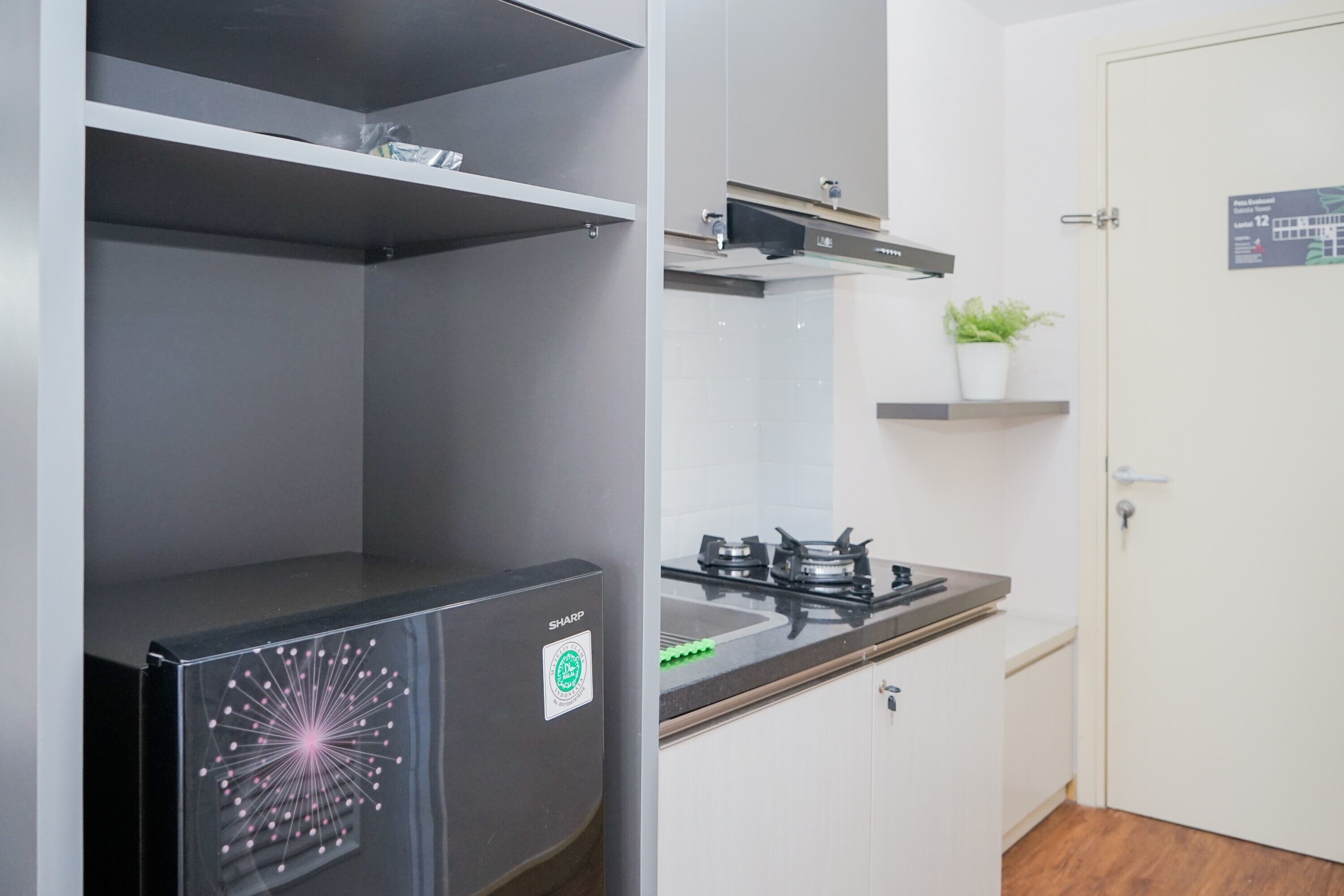 Rom | Eget kjøkken | Kjøleskap, kokeplater, oppvaskmaskin og kjøkkenutstyr