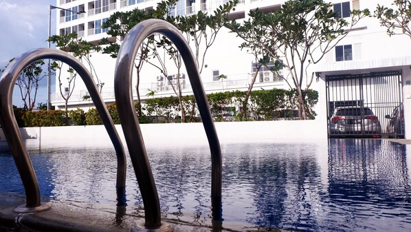 Outdoor pool - Chic and Cozy Studio at Tifolia Apartment (Jakarta)