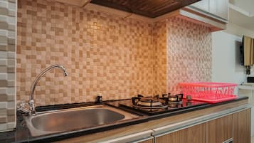 Room | Private kitchen | Fridge, stovetop, dishwasher, cookware/dishes/utensils