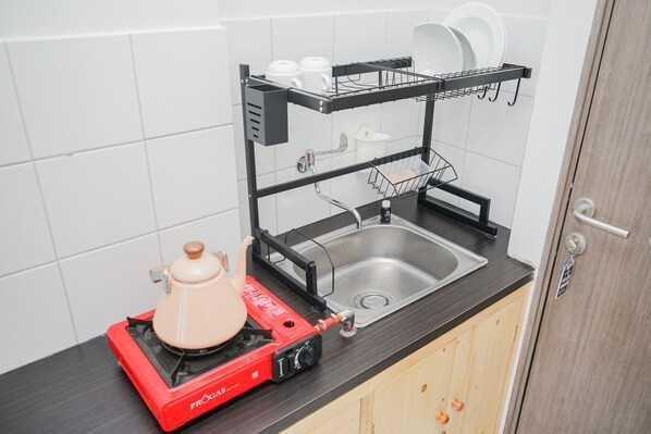 Rum | Eget kök | Kylskåp, spishäll och grytor/köksredskap