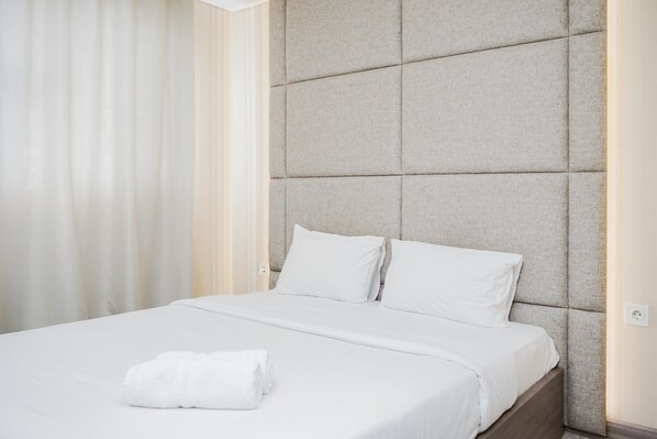 Room | Free WiFi, bed sheets - Modern Classic Studio Room Bintaro Icon Apartment (South Tangerang)