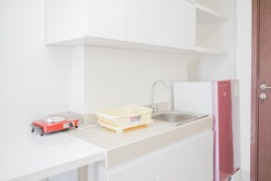 Private kitchen - Comfy 2BR Apartment at Parkland Avenue (South Tangerang)