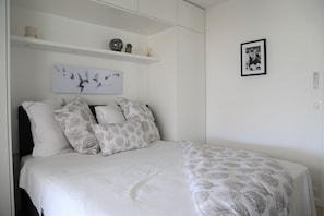 2 bedrooms, iron/ironing board, free WiFi, bed sheets