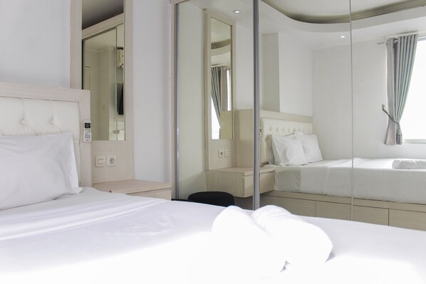 2 bedrooms, free WiFi, bed sheets - Comfort 2BR Bassura City Apartment near Shopping Center (Jakarta)