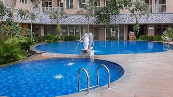 Kolam renang outdoor