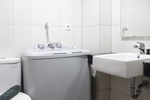 Room | Bathroom | Shower, free toiletries, towels - Bright Studio Room at Dago Suites Apartment near ITB (Bandung)