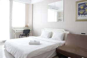 Room | Bed sheets - Bright Studio Room at Dago Suites Apartment near ITB (Bandung)
