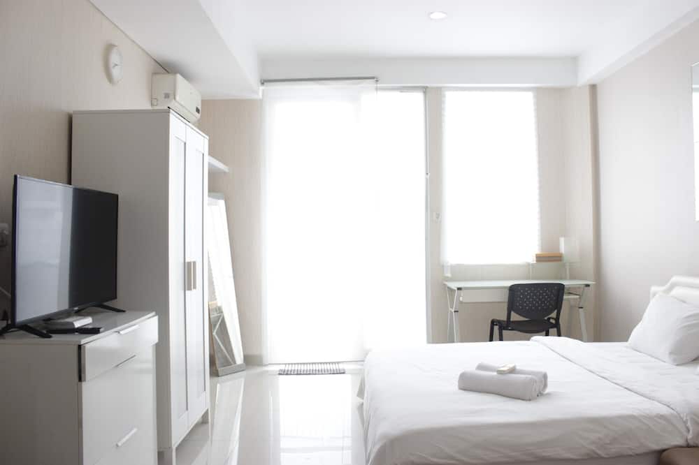 Bright Studio Room at Dago Suites Apartment near ITB
