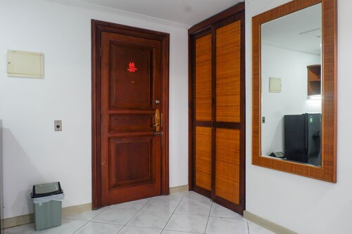 Spacious Classic 1BR Apartment at Taman Beverly