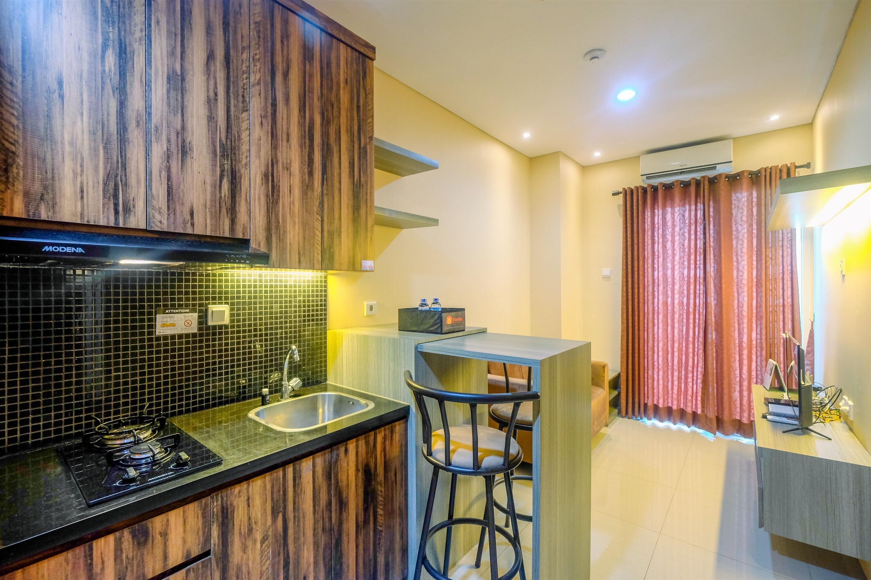 Room | Private kitchen | Fridge, stovetop, cookware/dishes/utensils