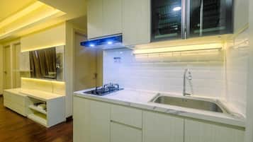 Kamar | Dapur pribadi | Lemari es, kompor, dan peralatan masak/sendok-piring