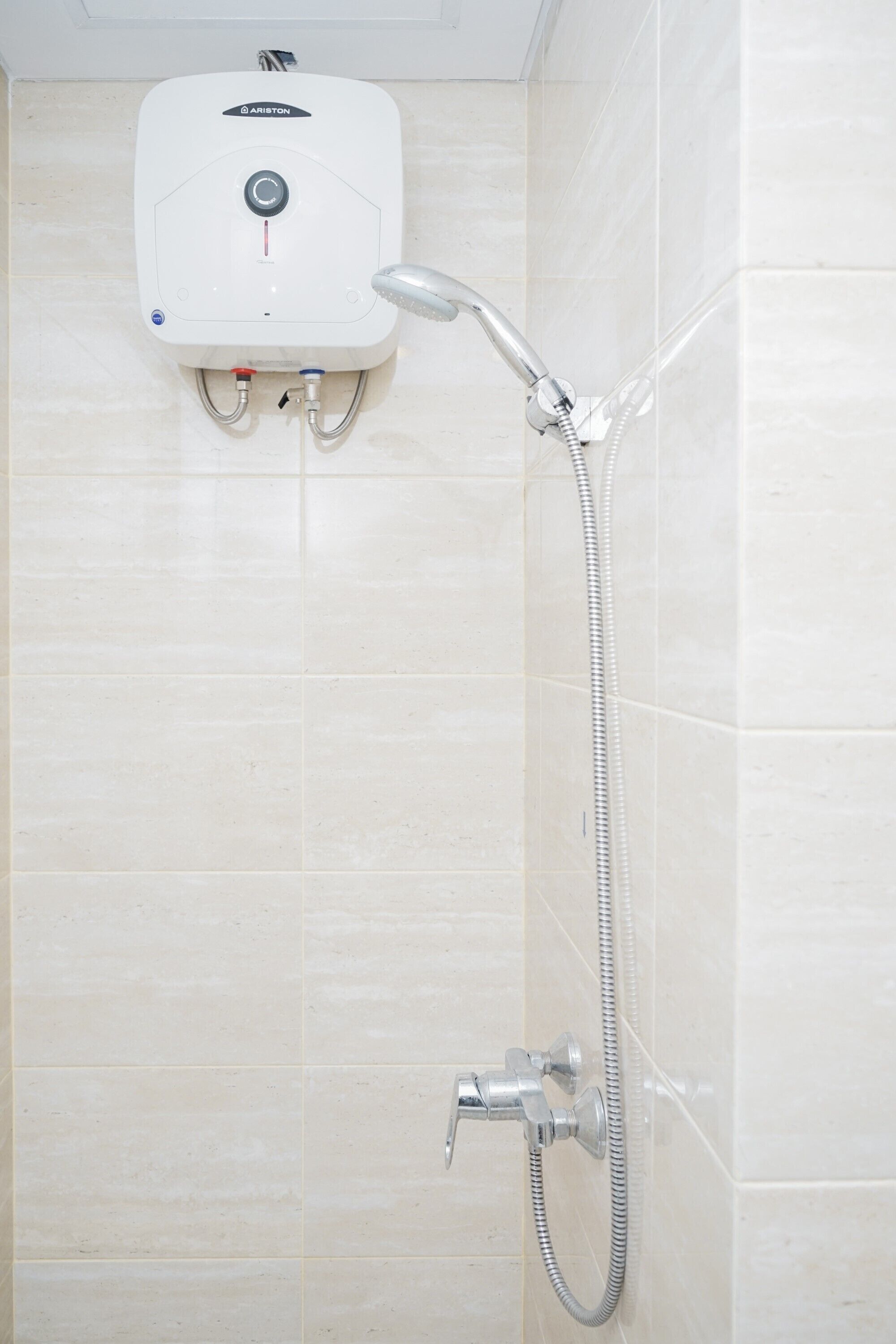 Room | Bathroom | Shower, free toiletries, towels
