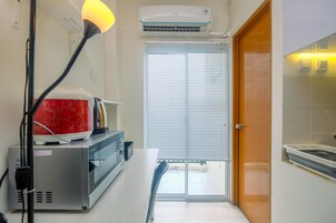 Room | Private kitchen | Fridge, stovetop, electric kettle, cookware/dishes/utensils