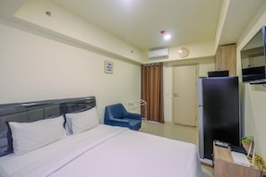 Room | Free WiFi, bed sheets - Comfort and Strategic Studio Meikarta Apartment (Cikarang)