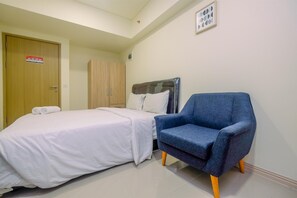 Room | Free WiFi, bed sheets - Comfort and Strategic Studio Meikarta Apartment (Cikarang)