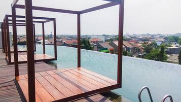 Kolam renang outdoor