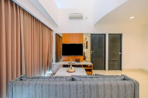 Room | 2 bedrooms, free WiFi, bed sheets - Elegant 2BR with Study Room Essence Dharmawangsa Apartment (Jakarta)