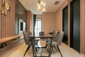Room | 2 bedrooms, iron/ironing board, free WiFi, bed sheets - Luxurious 2BR at Sudirman Suites Apartment (Jakarta)