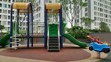 Área de juegos infantiles al aire libre