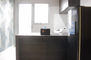 Room | Private kitchen | Fridge, stovetop, dishwasher, cookware/dishes/utensils - Spacious 2BR Apartment at Newton Residence near Toll Buah Batu (Bandung)