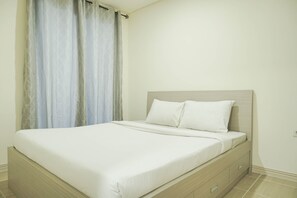Room | 2 bedrooms, free WiFi, bed sheets - Comfy and Modern 2BR at Meikarta Apartment (Cikarang)