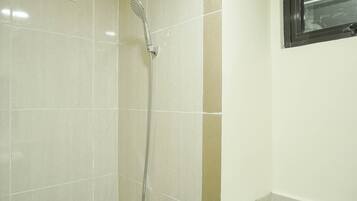 Room | Bathroom | Shower, free toiletries, towels
